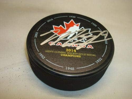מאט דושן חתם על קבוצת הוקי הזהב האולימפית של קנדה 2014 עם חתימה של 1 בי