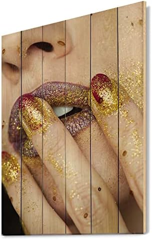 עיצוב תקריב של שפתון נצנצים זהב זהוב עיצוב קיר עץ מודרני ועכשווי, אמנות קיר מעץ זהב, אנשים גדולים לוחות קיר