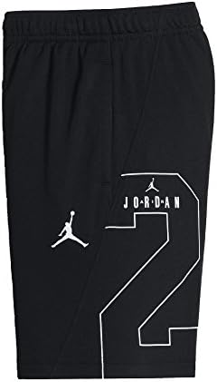 מכנסי הכדורסל של נייק ג'ורדן שני ושלוש מכנסי כדורסל